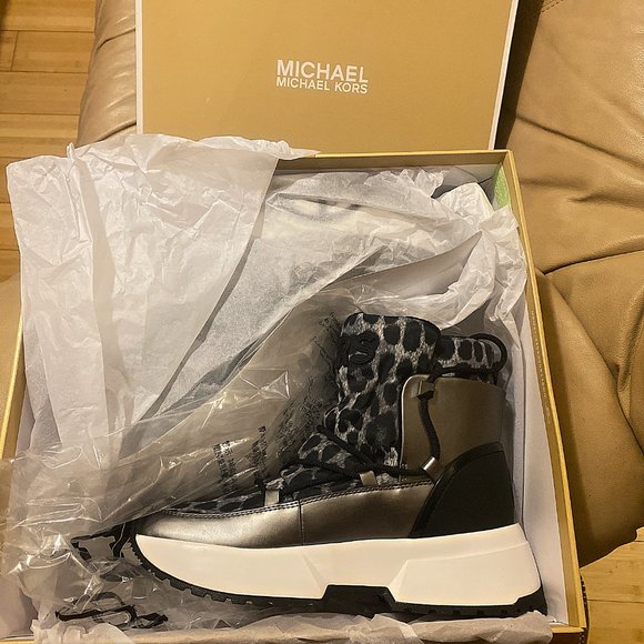 Michael Kors Cassia Cheetah-Print Nylon Boot - Picture 9 of 9